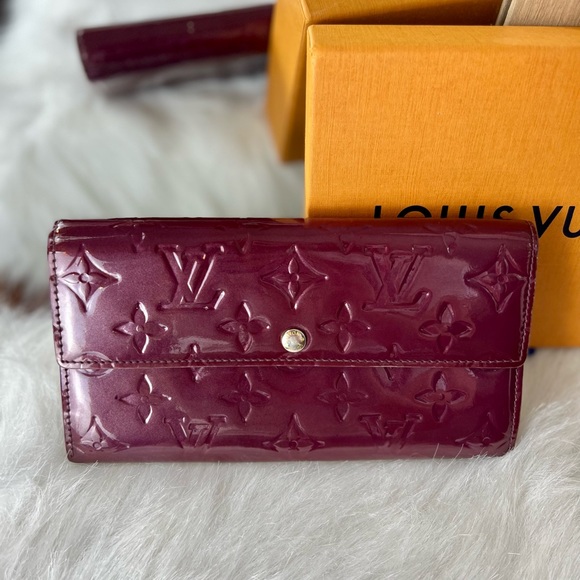 Louis Vuitton Handbags - Louis Vuitton Vernis Sarah Wallet